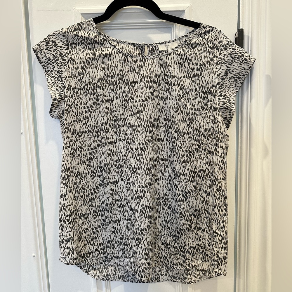 Joie Women's Dark Gray and White Patterned Top